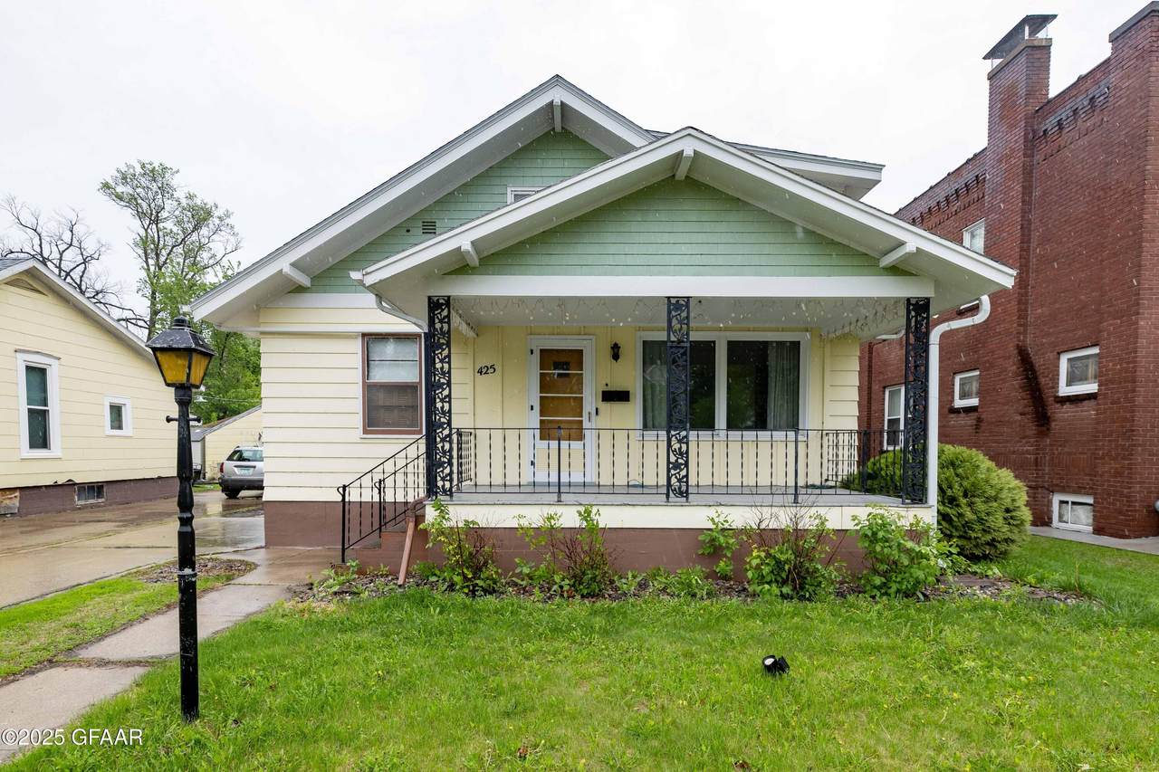425 Ash Street - Photo 1