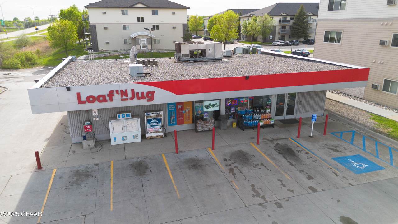4250 University Avenue - Photo 1