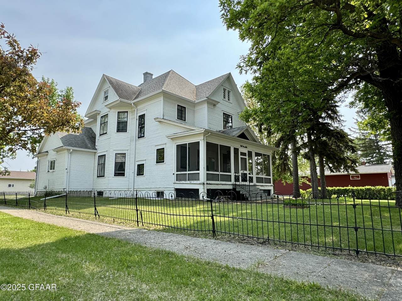 541 E 5Th Street - Photo 1