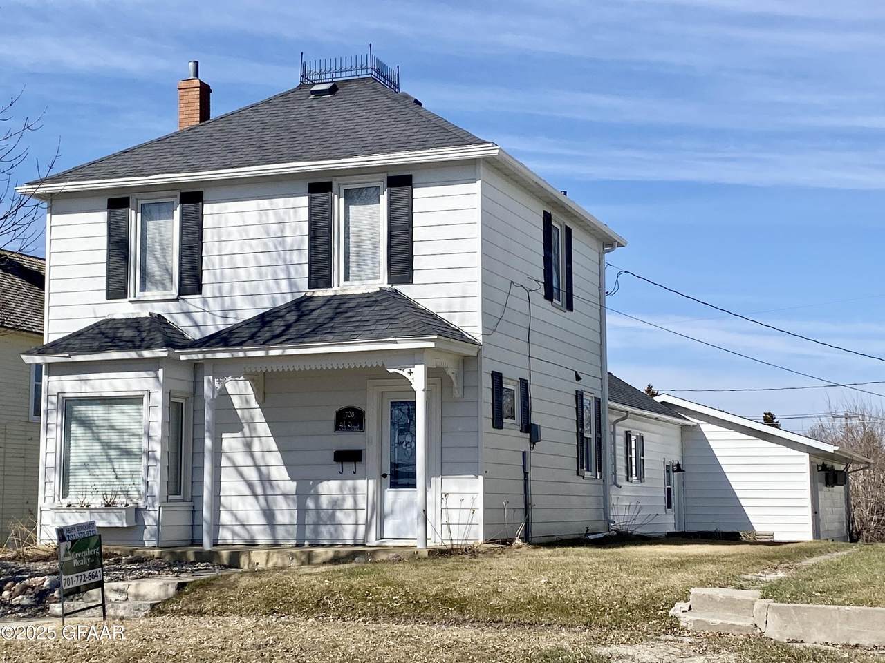 708 5TH Street - Photo 1