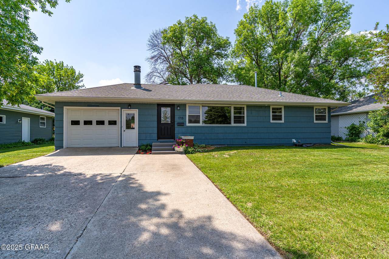 1715 Front Street - Photo 1