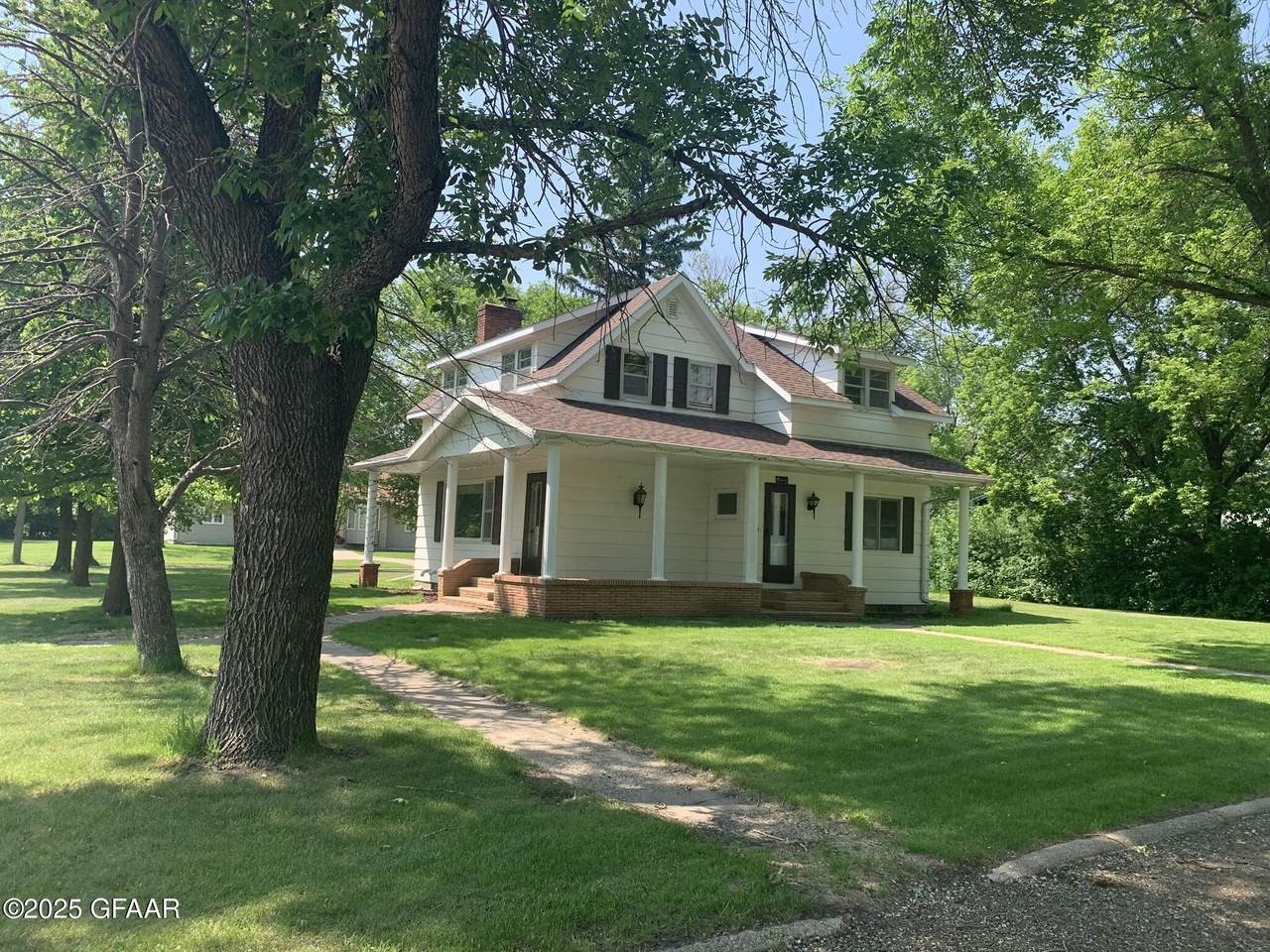 108 3RD Avenue - Photo 1