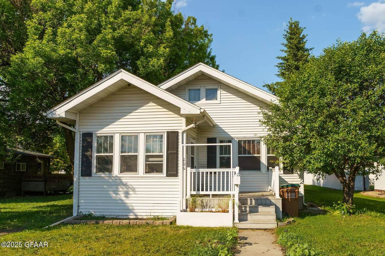 206 4TH Street - Photo 1