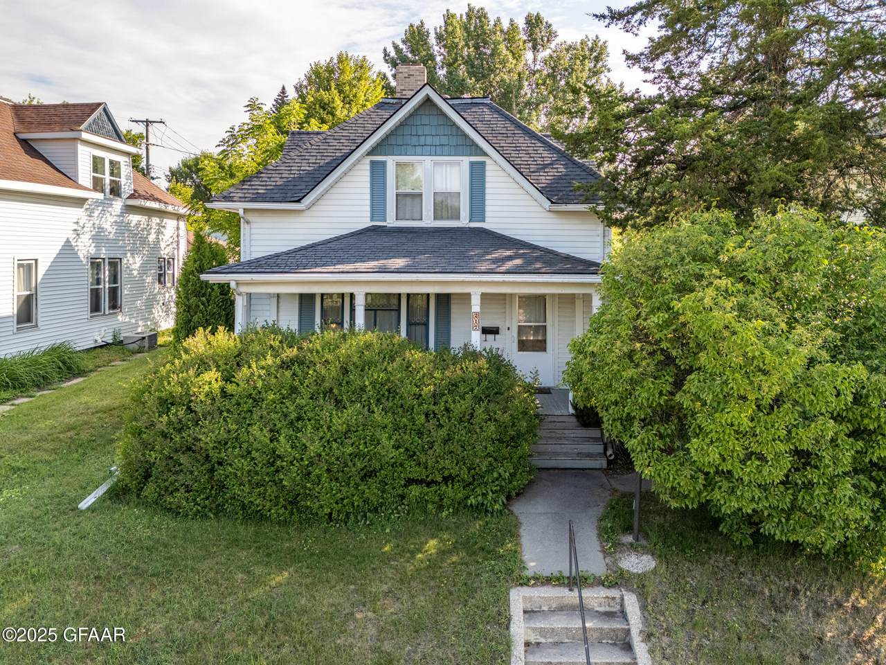 217 E 6Th Street - Photo 1