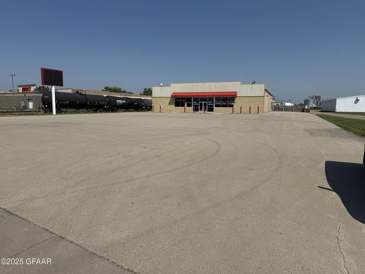 195 E 12Th Street - Photo 1