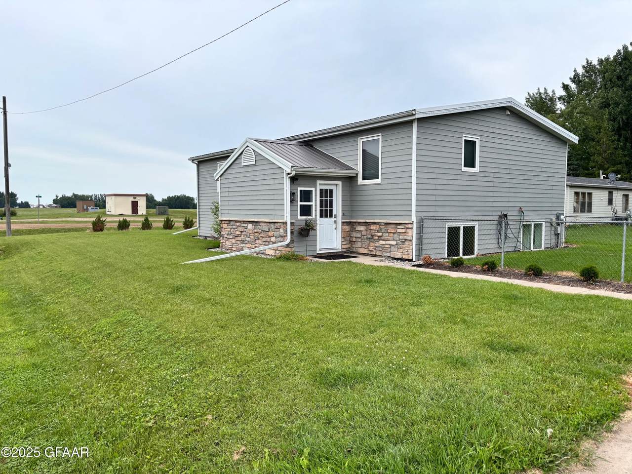 302 8TH Street - Photo 1