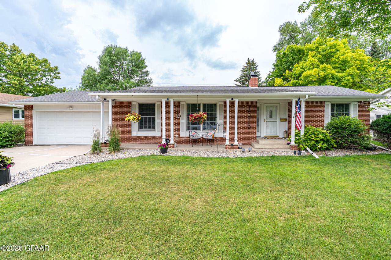 1515 Hoven Lane - Photo 1