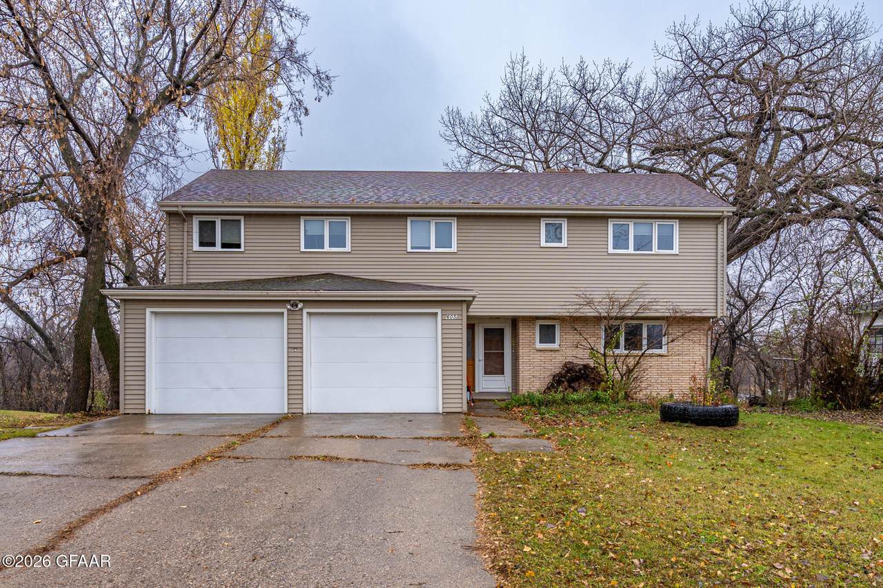 605 Summit Avenue - Photo 1