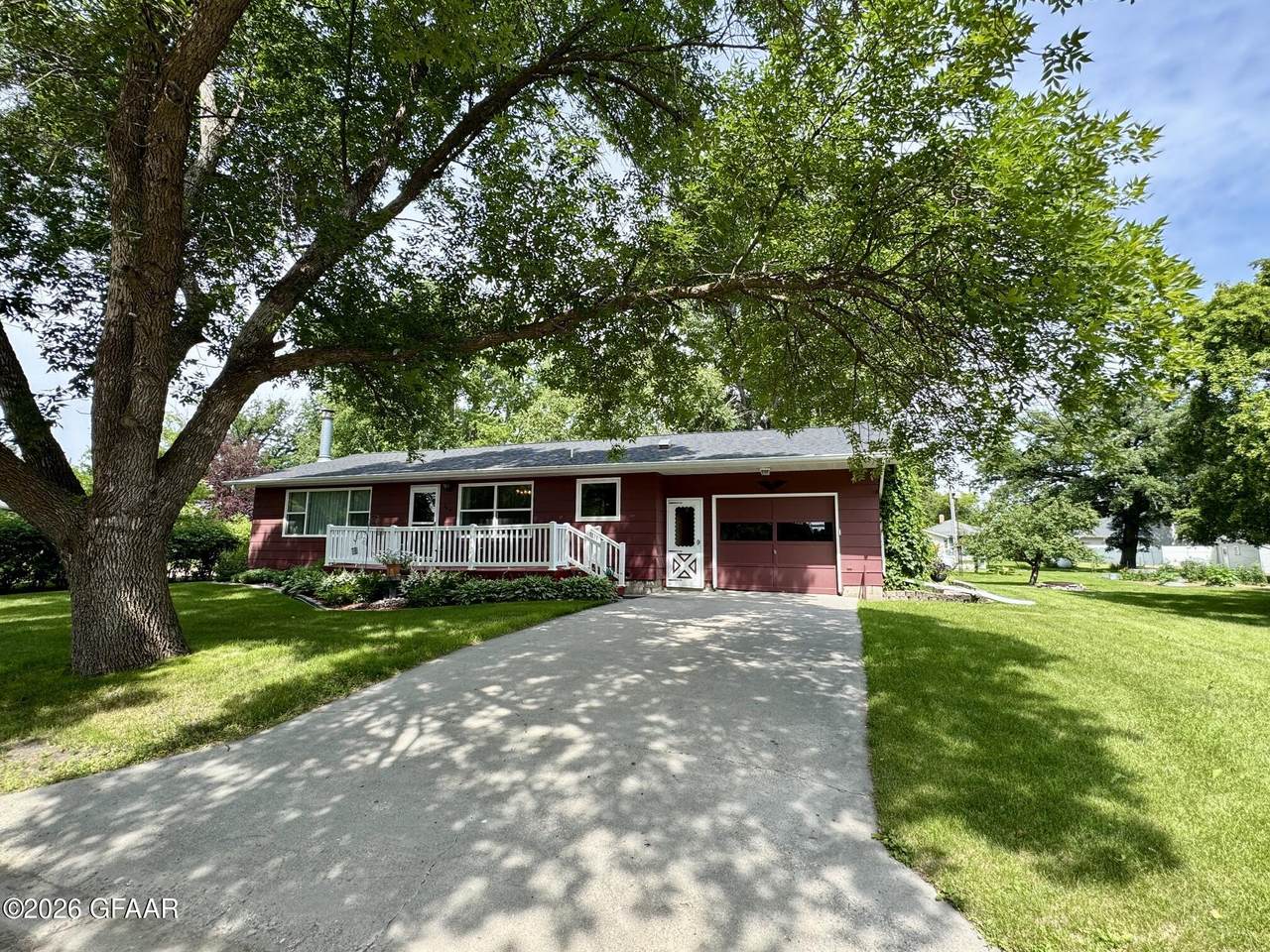646 6TH Street - Photo 1