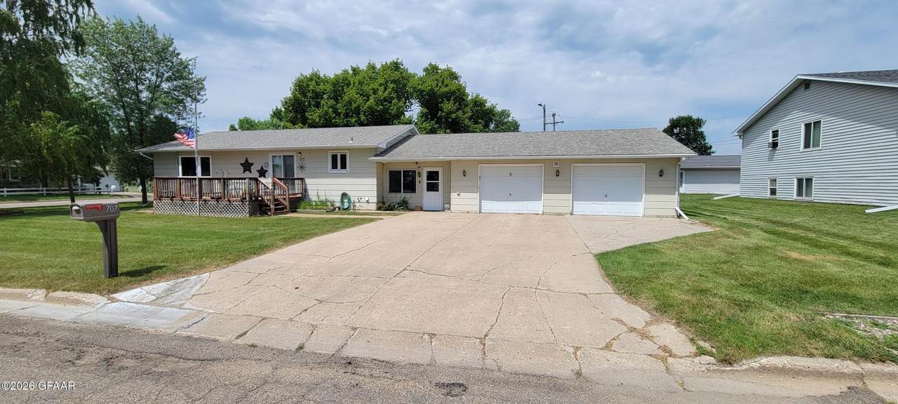 707 8TH Street - Photo 1