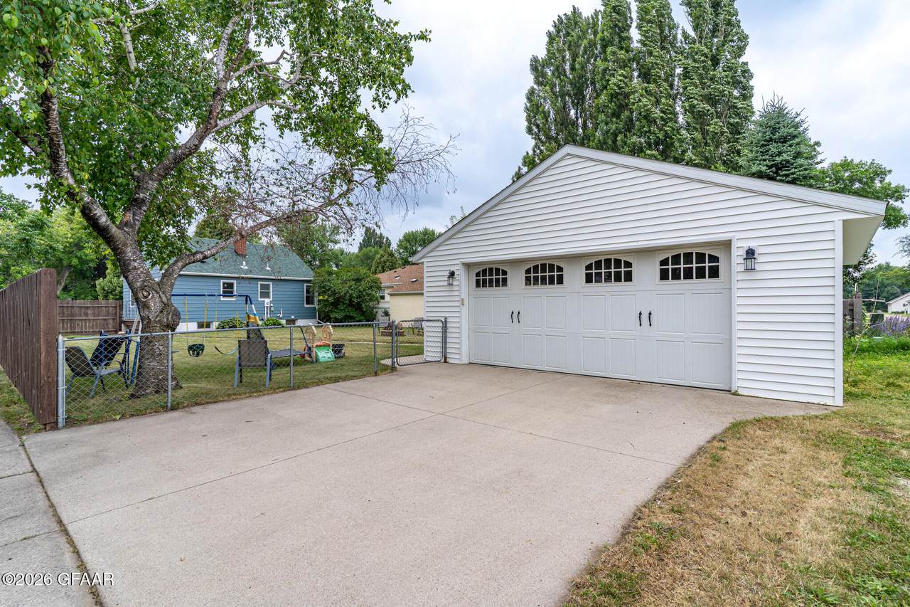 https://bt-photos.global.ssl.fastly.net/grandforks/1280_boomver_1_26-1101-2.jpg