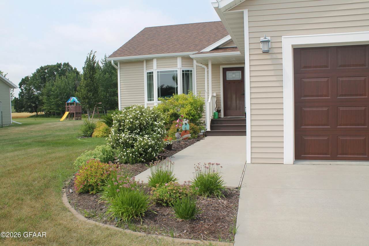 https://bt-photos.global.ssl.fastly.net/grandforks/1280_boomver_1_26-1139-2.jpg