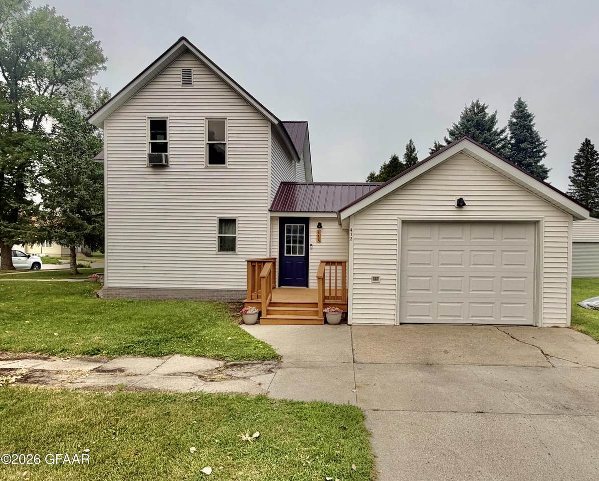 412 1ST Street - Photo 1