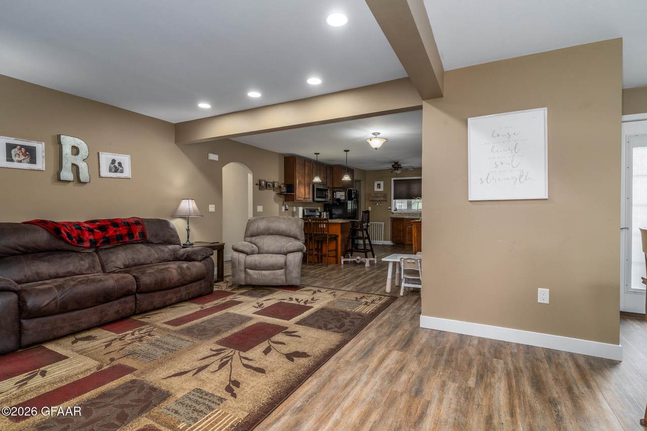 https://bt-photos.global.ssl.fastly.net/grandforks/1280_boomver_1_26-1186-2.jpg