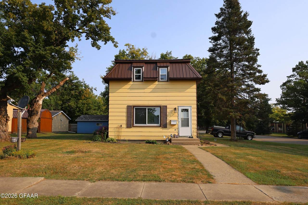 557 4TH Street - Photo 1