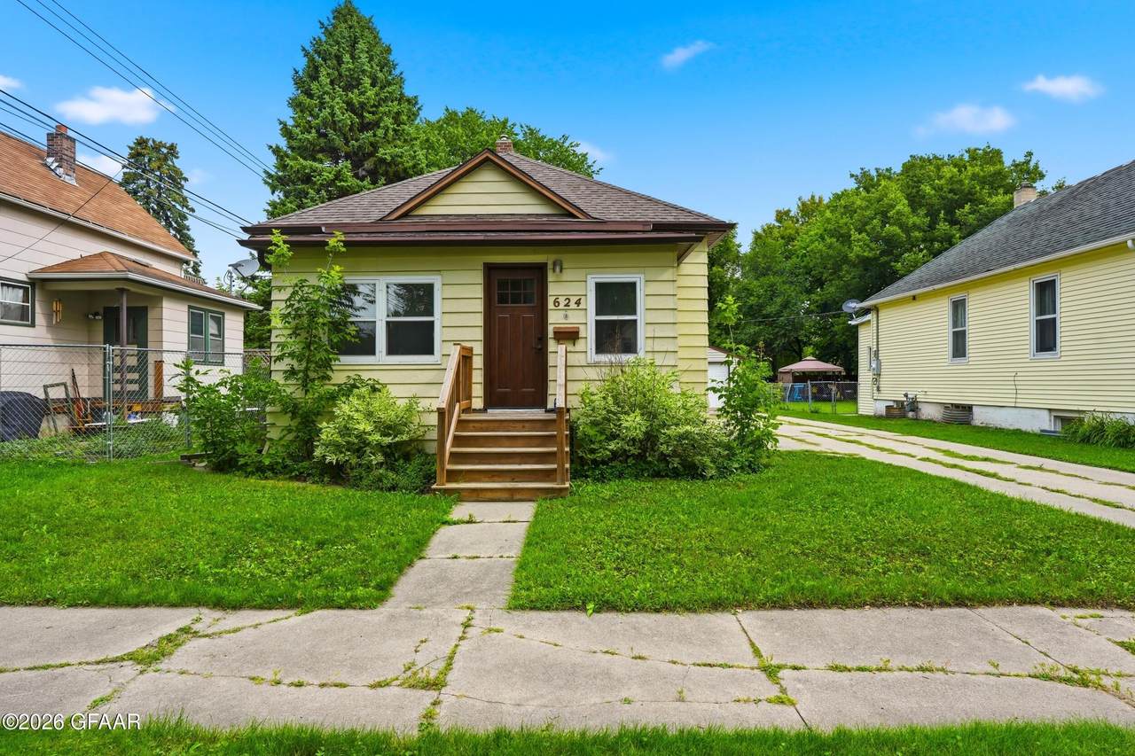 624 9TH Avenue - Photo 1