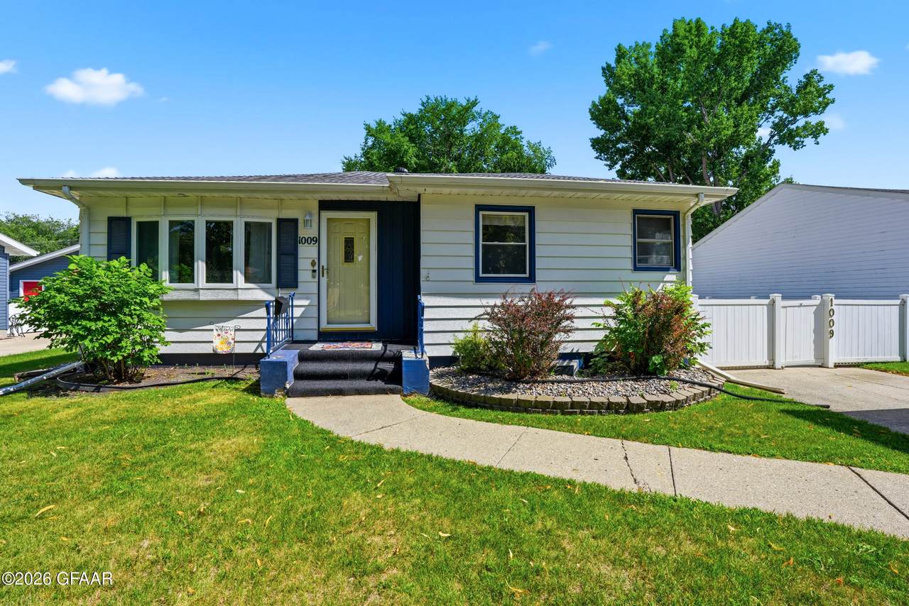 1009 18TH Street - Photo 1