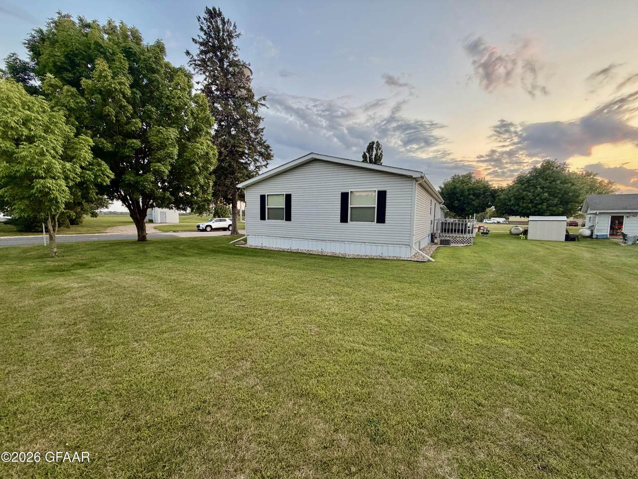 https://bt-photos.global.ssl.fastly.net/grandforks/1280_boomver_1_26-1296-2.jpg