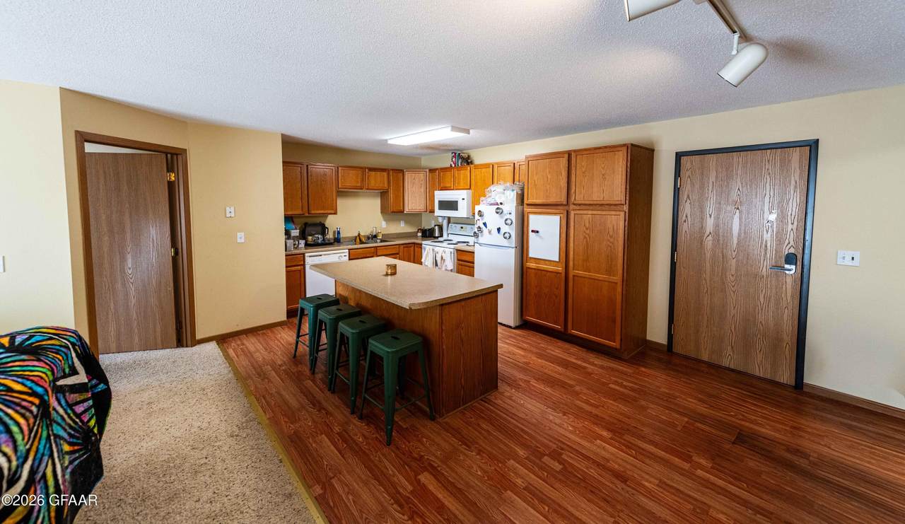 https://bt-photos.global.ssl.fastly.net/grandforks/1280_boomver_2_26-1300-2.jpg