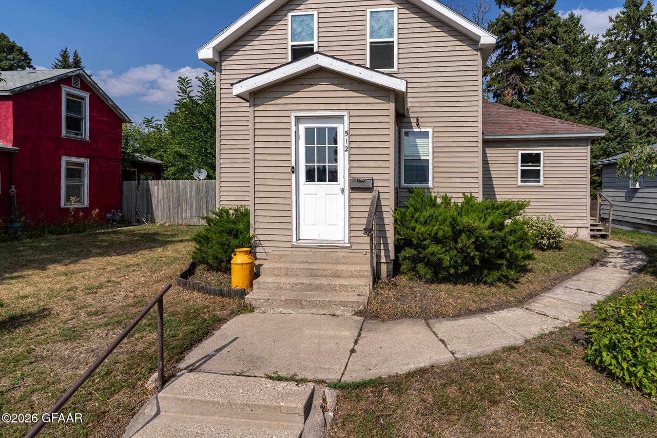 512 6TH Street - Photo 1