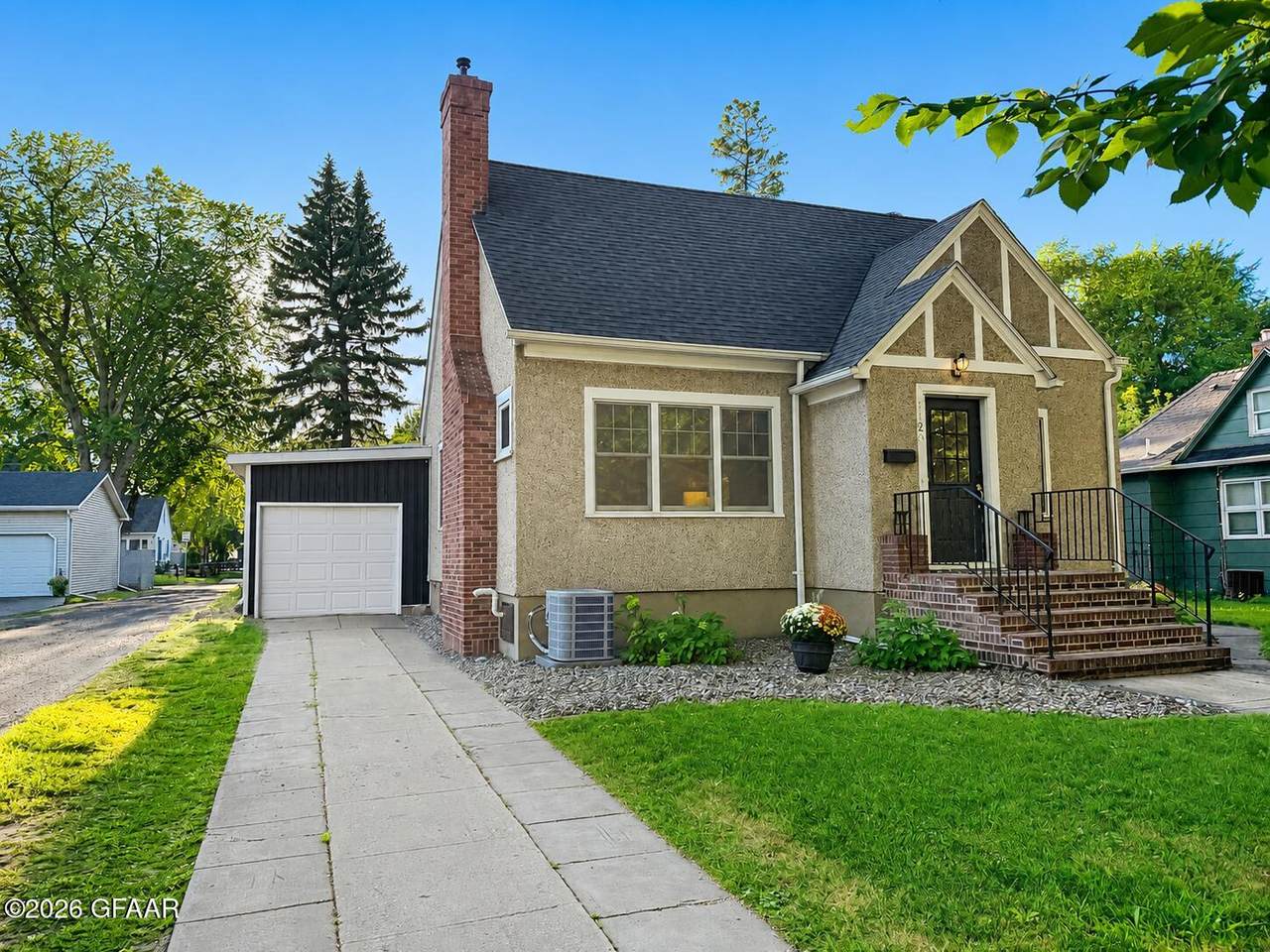1120 Cottonwood Street - Photo 1