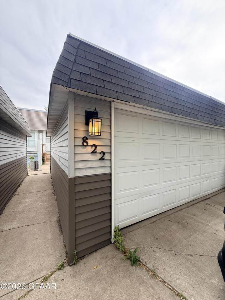 822 39TH Street - Photo 1