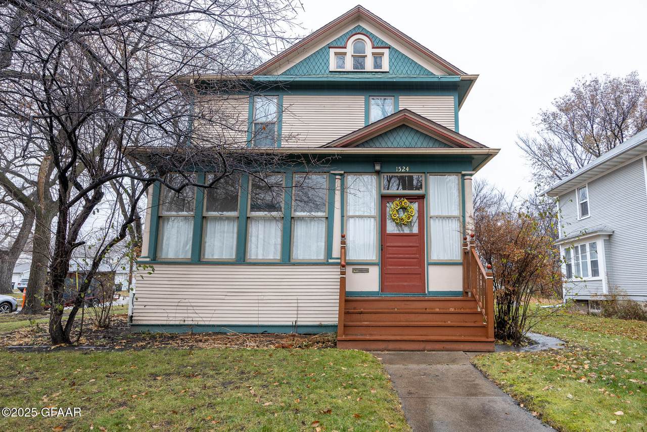 1524 University Avenue - Photo 1