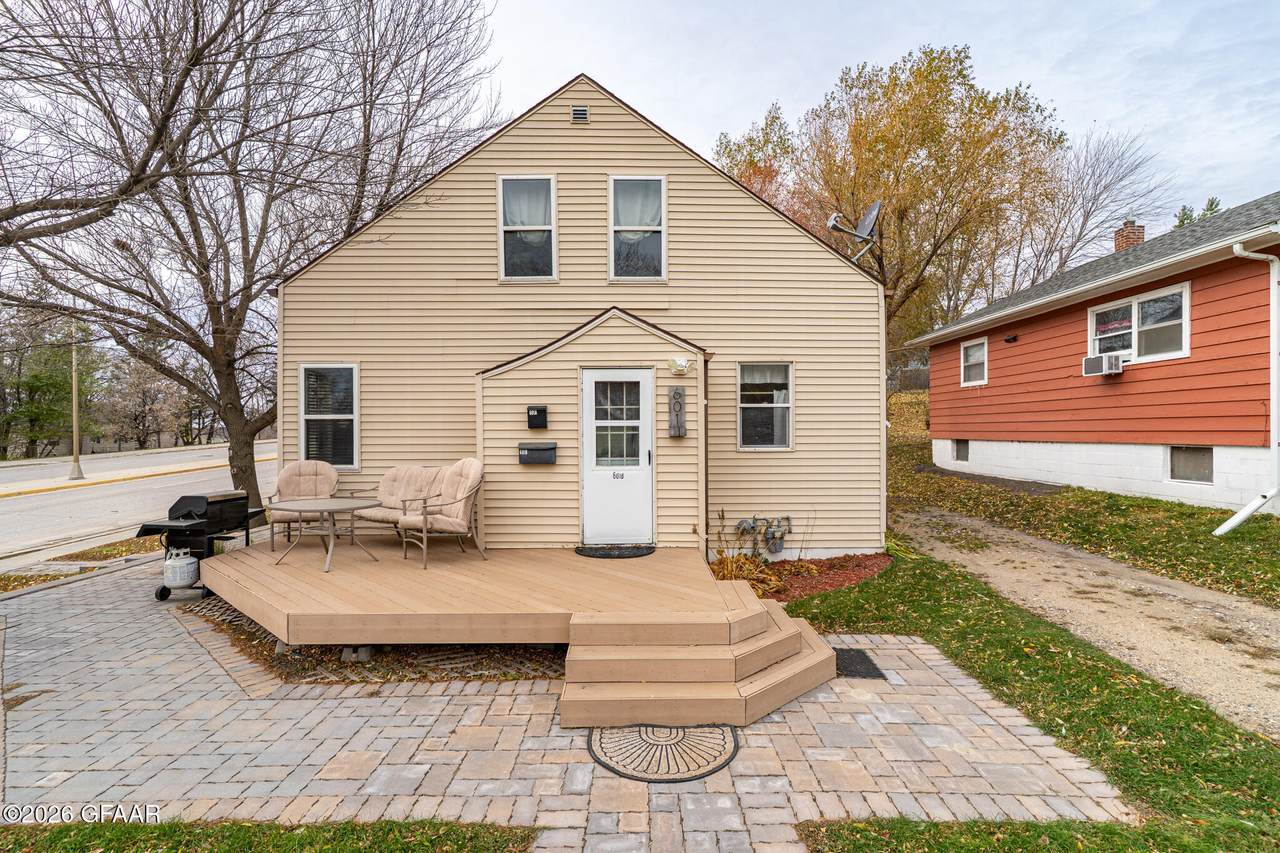 601 N Front Street - Photo 1