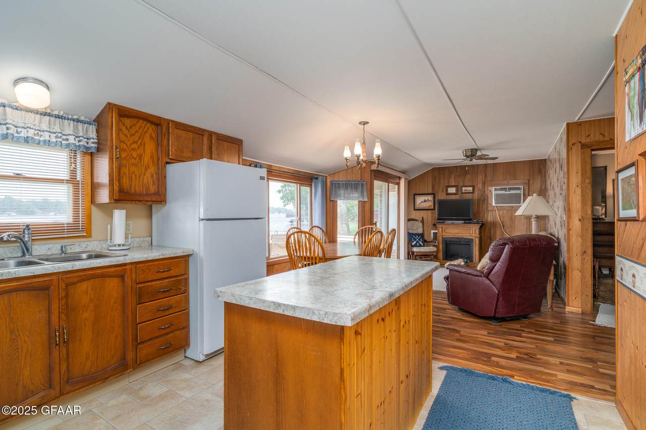 https://bt-photos.global.ssl.fastly.net/grandforks/1280_boomver_1_26-377-2.jpg