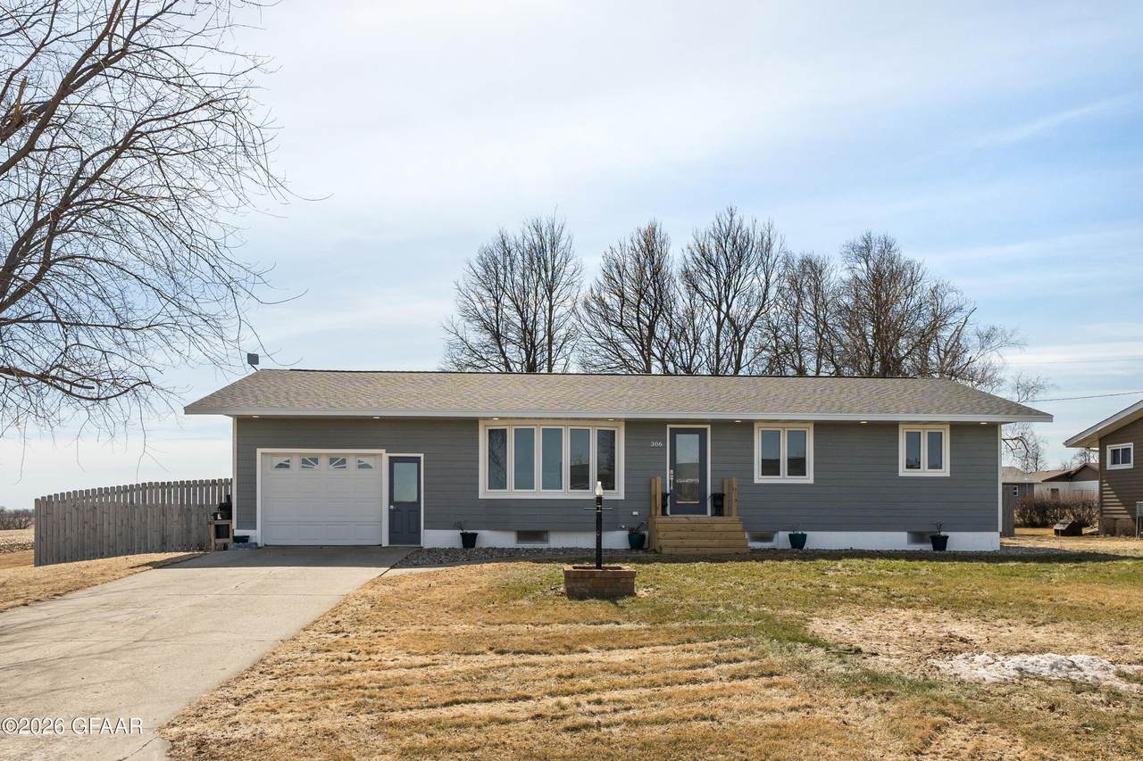 306 6TH Street - Photo 1