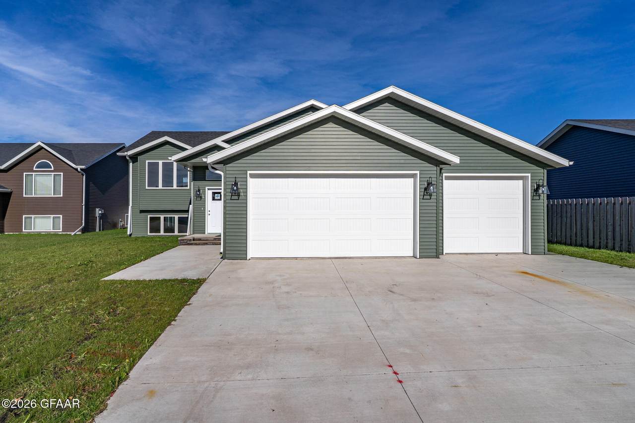 3128 44TH AVE S - Photo 1