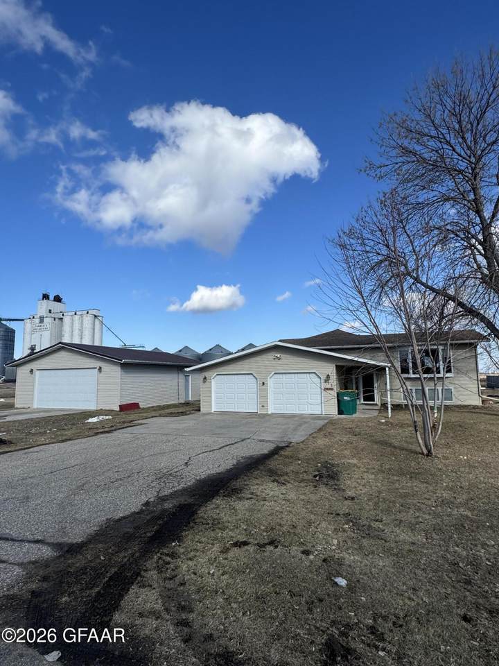 915 Bennett Avenue - Photo 1
