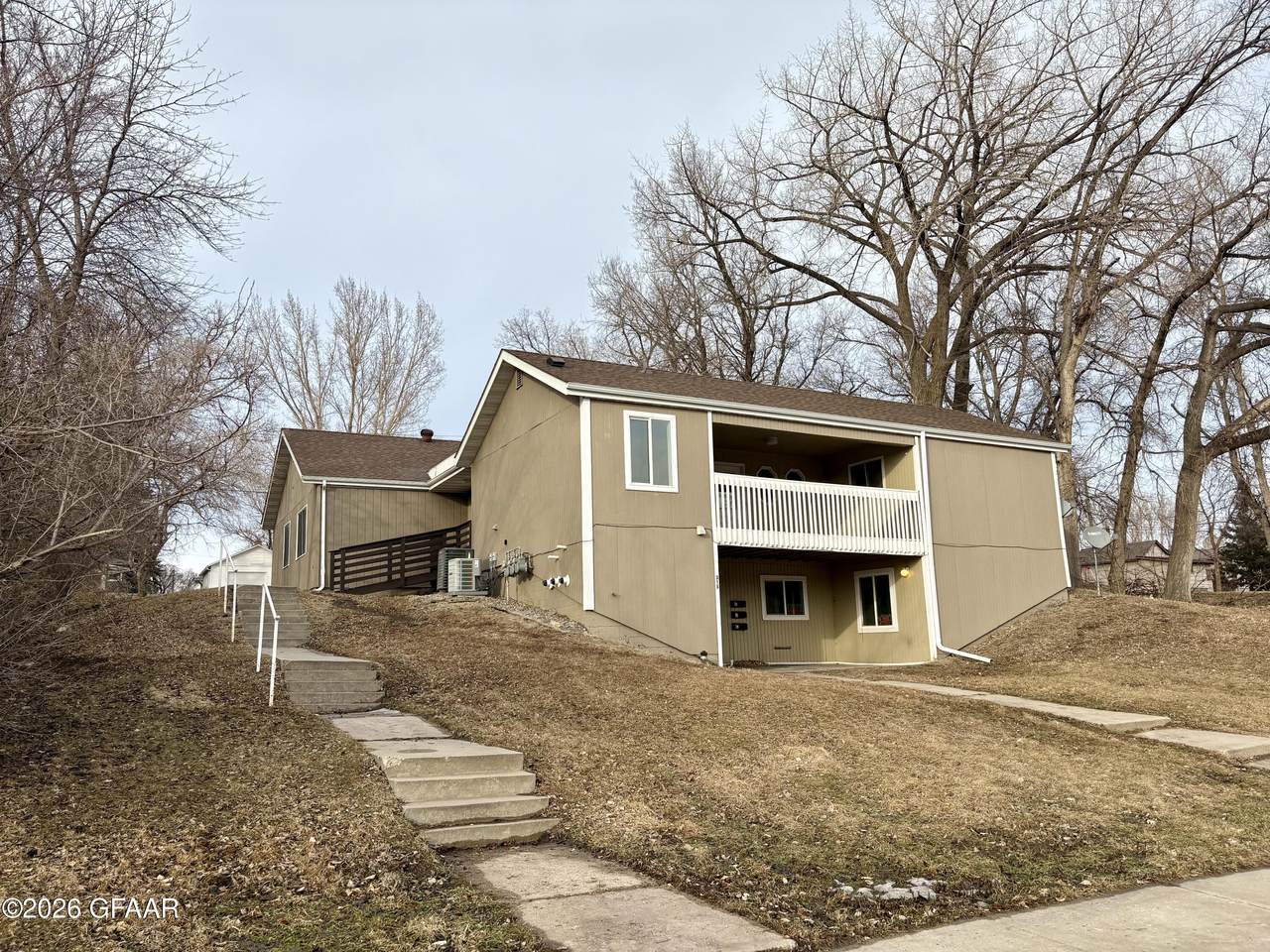 315 Summit Avenue - Photo 1