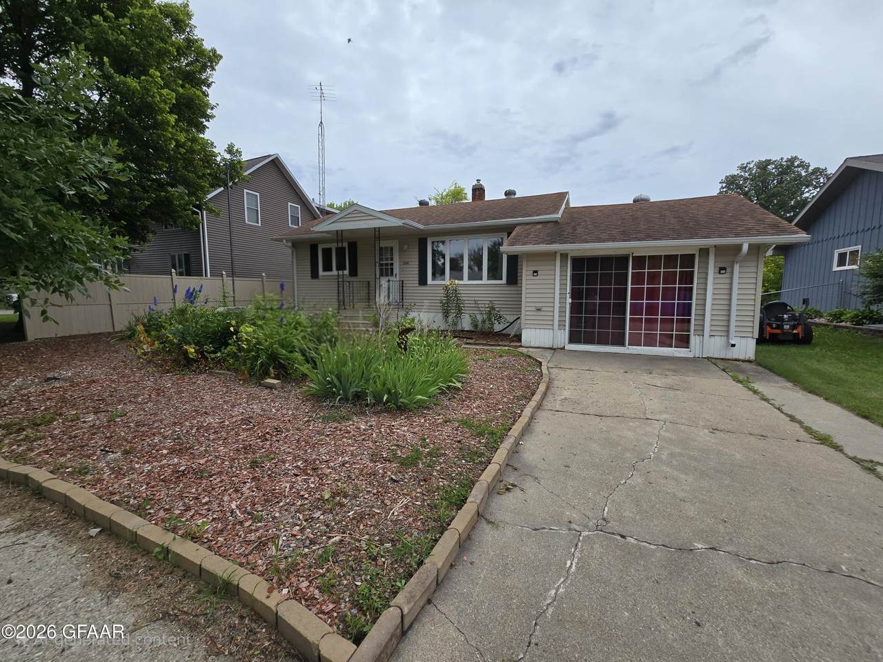 204 2ND Street - Photo 1