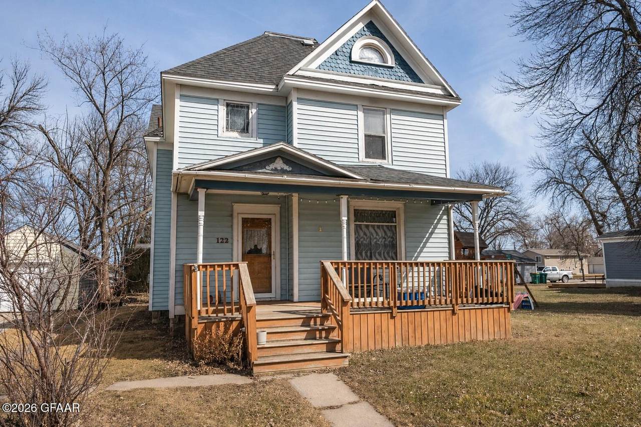 122 4TH Avenue - Photo 1