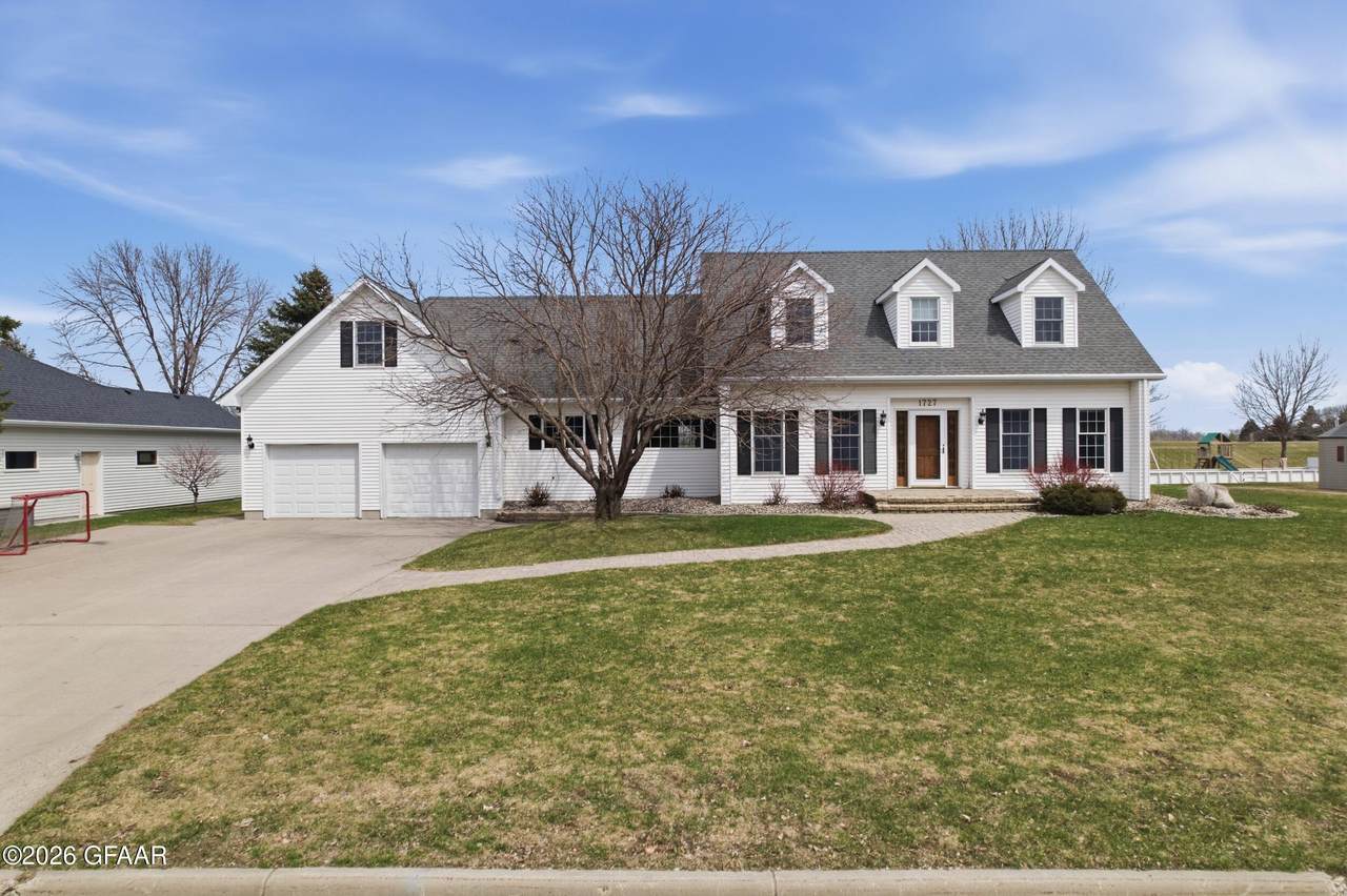 1727 8TH Street - Photo 1