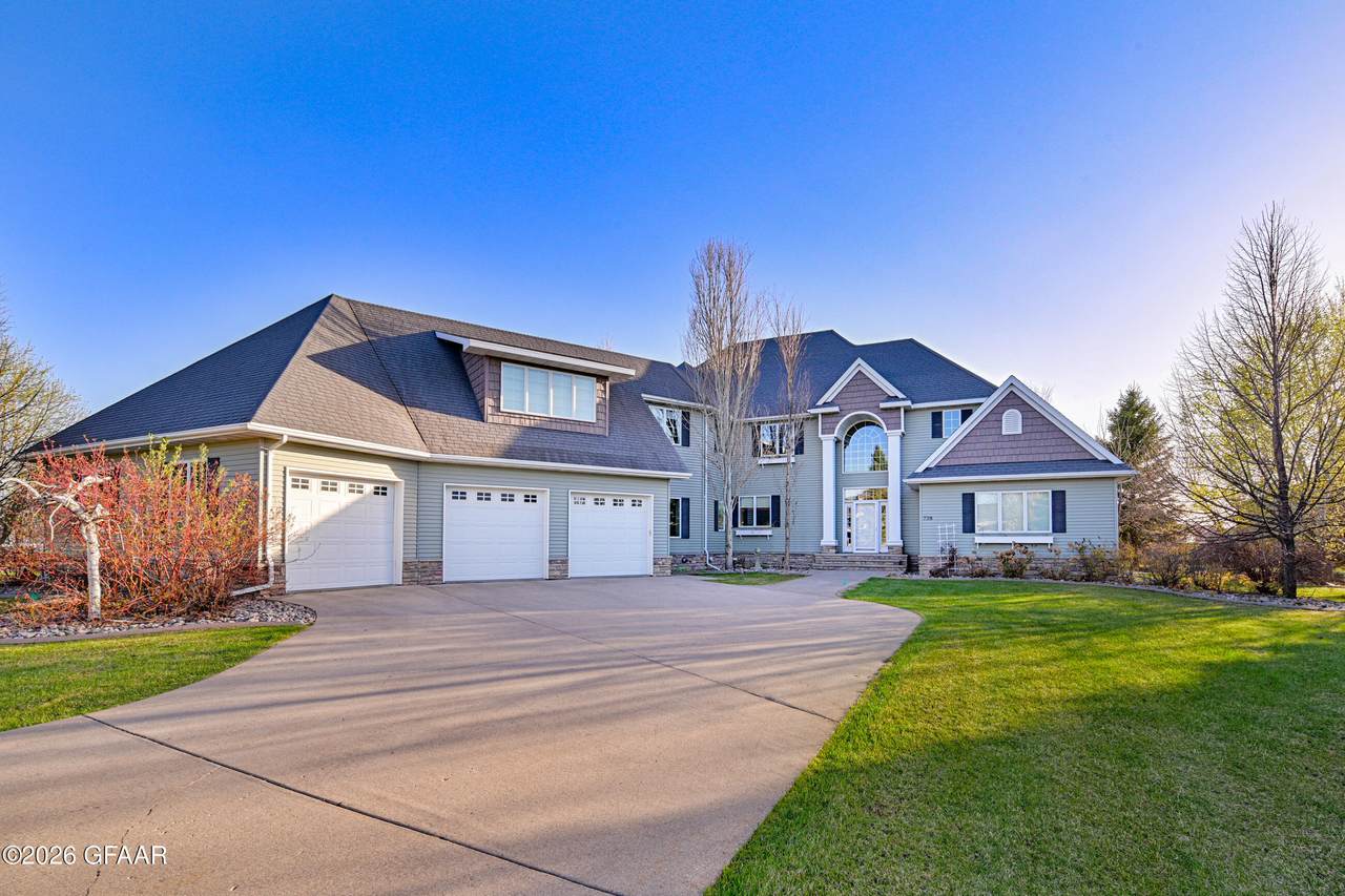 738 Vineyard Circle - Photo 1