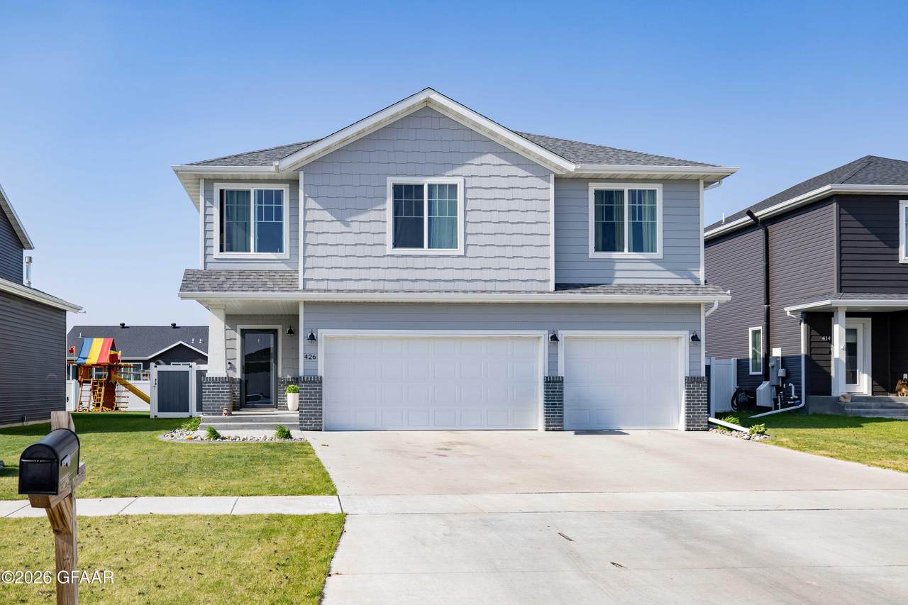 426 Plymouth Lane - Photo 1