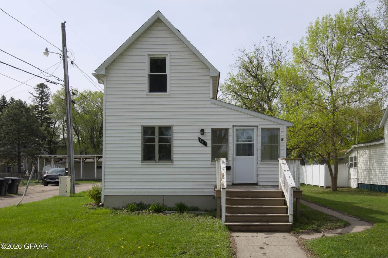 611 5TH Avenue - Photo 1