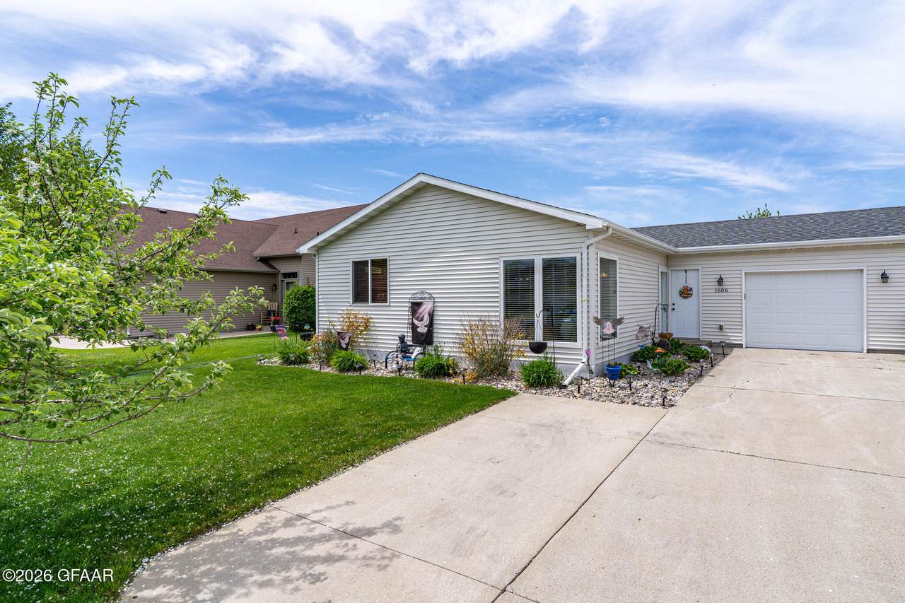1606 13TH Avenue - Photo 1