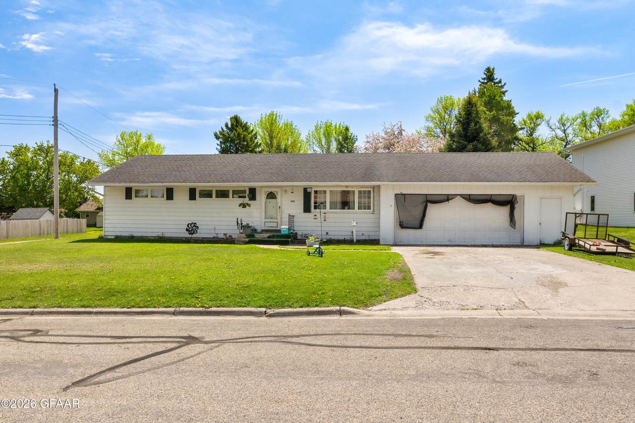 1009 8TH Street - Photo 1