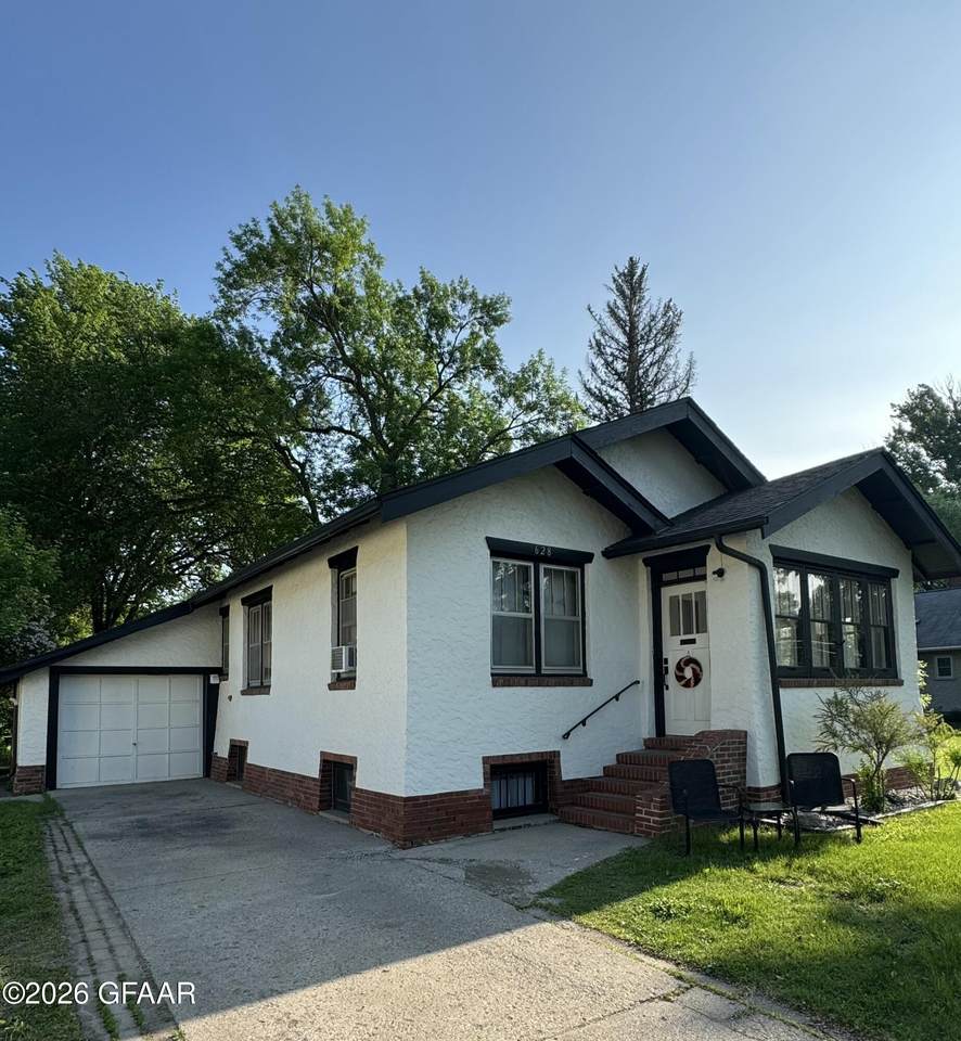 628 13TH Avenue - Photo 1
