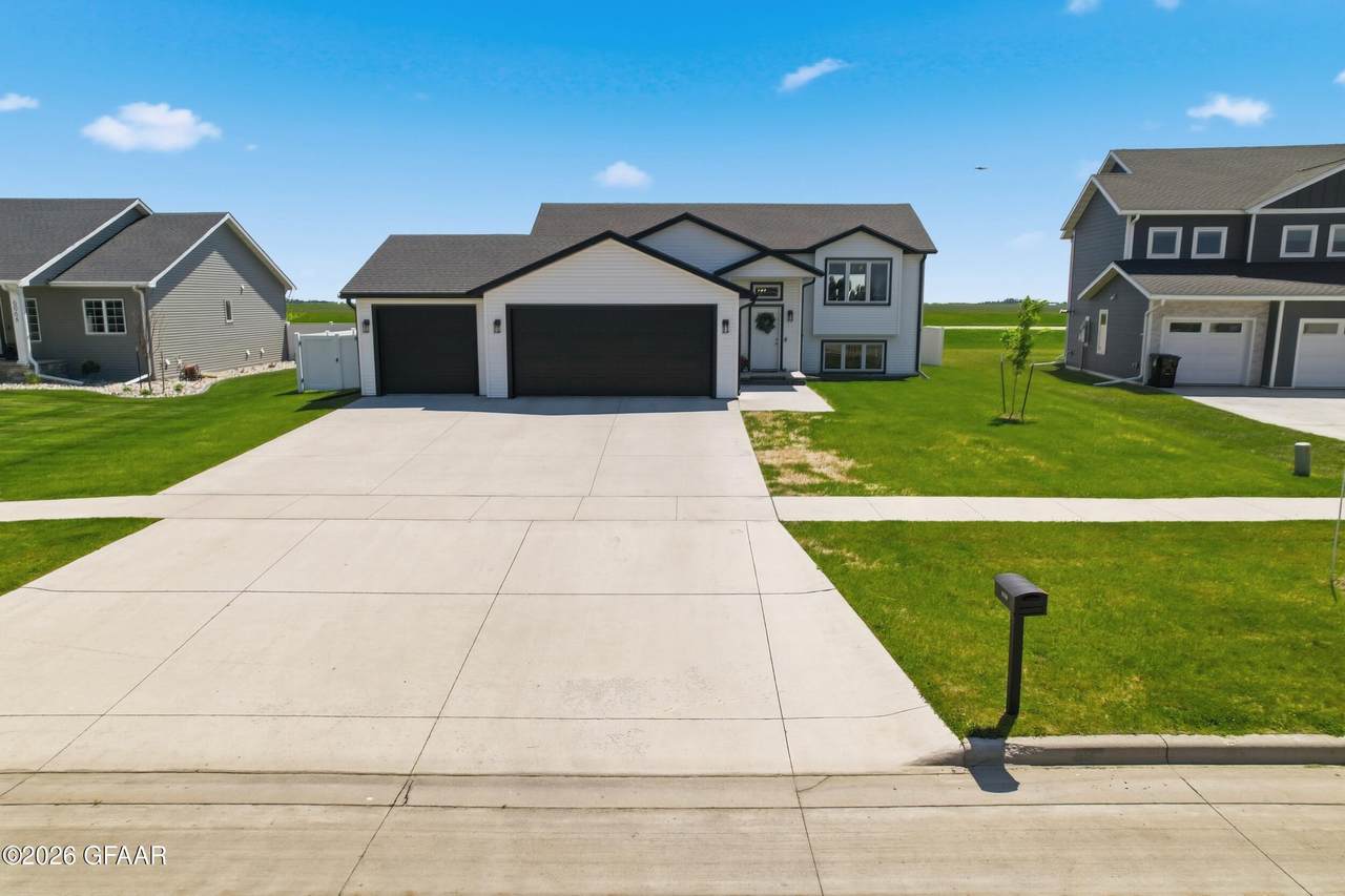 6058 W Prairiewood Drive - Photo 1