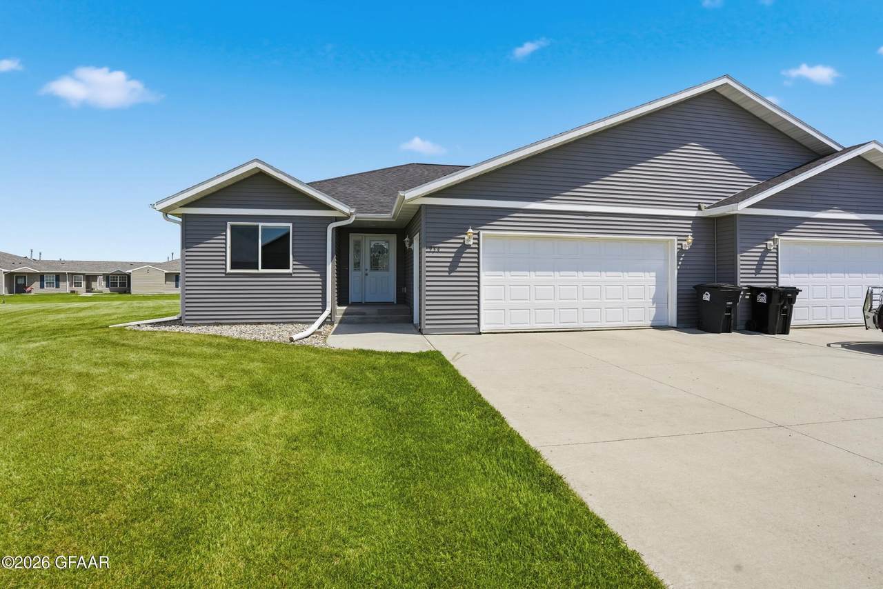 934 Thames Court - Photo 1