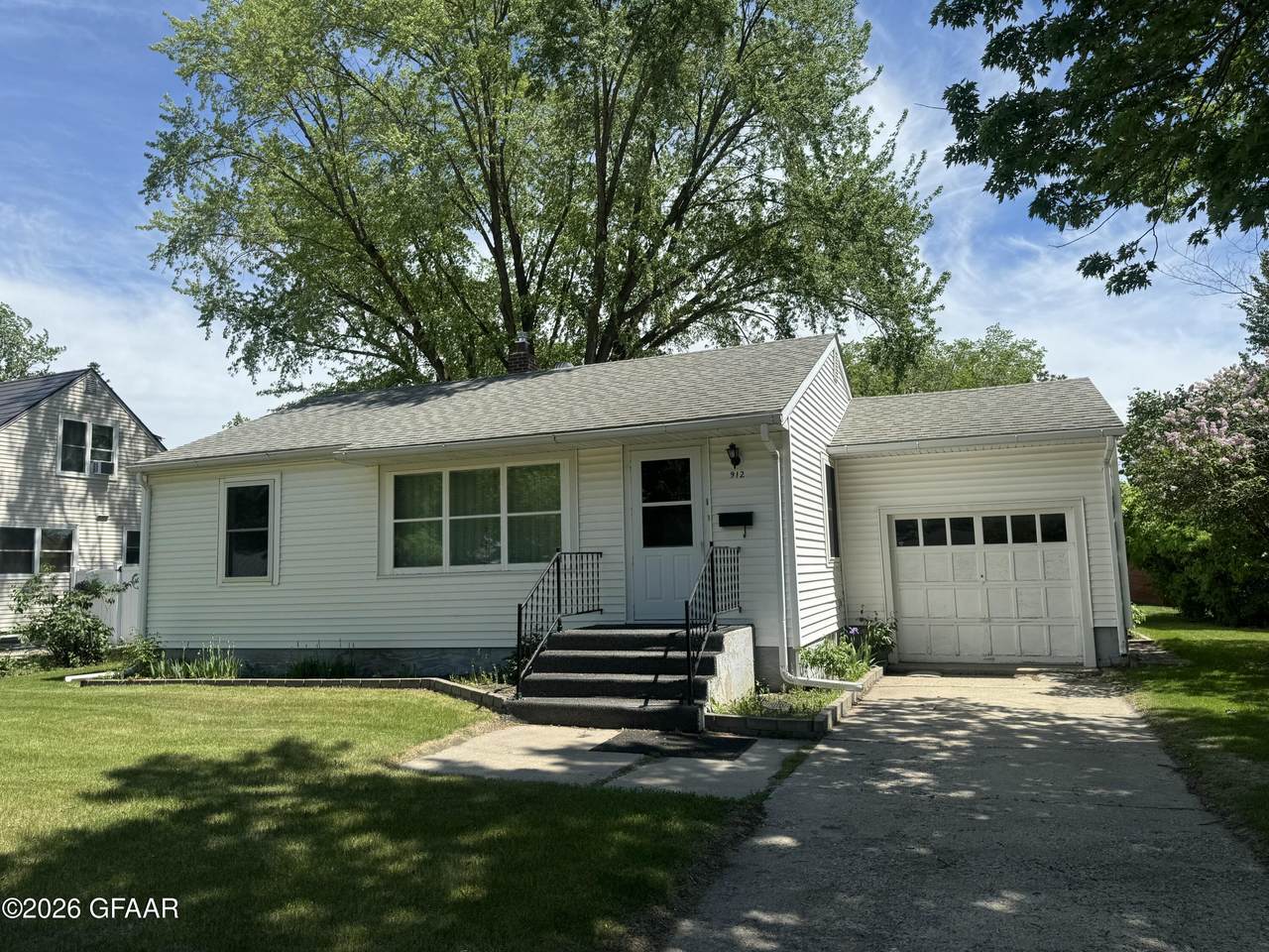 912 Arnold Avenue - Photo 1