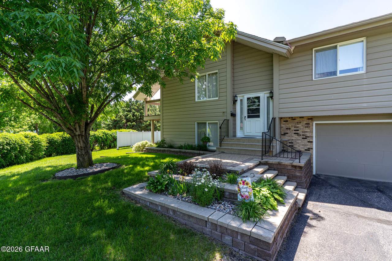 601 4TH Avenue - Photo 1