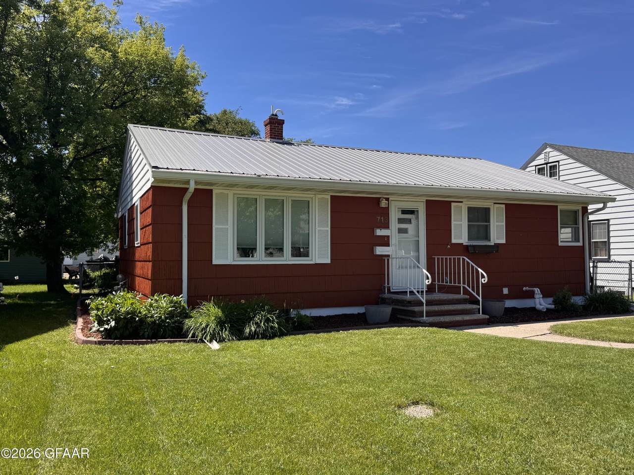 713 20TH Street - Photo 1
