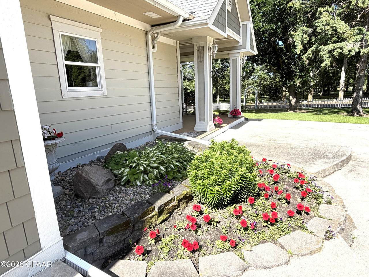 https://bt-photos.global.ssl.fastly.net/grandforks/1280_boomver_1_26-953-2.jpg