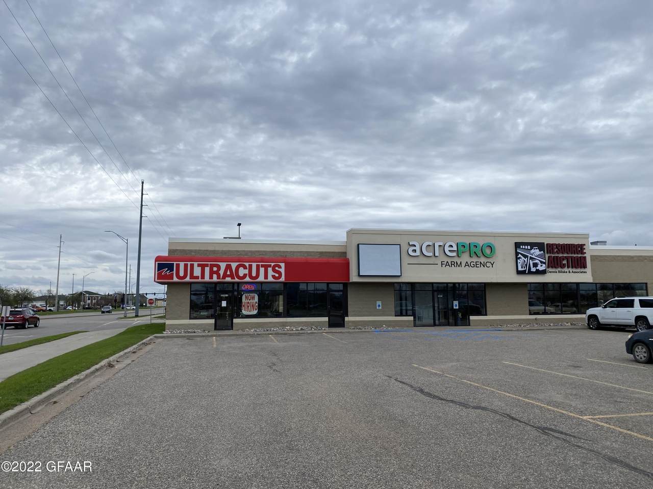3350 S Columbia Road - Photo 1