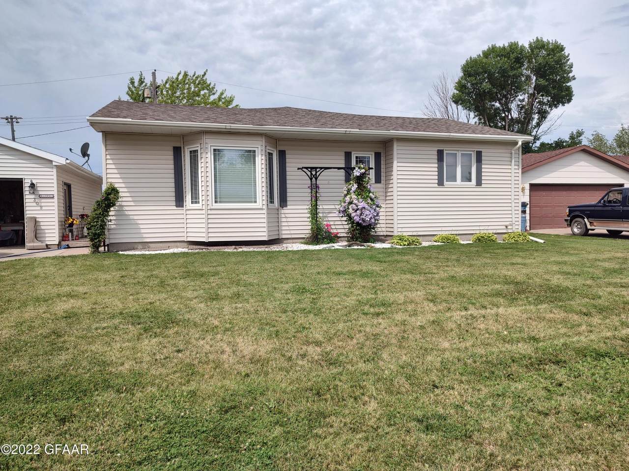 308 S 5th Street - Photo 1